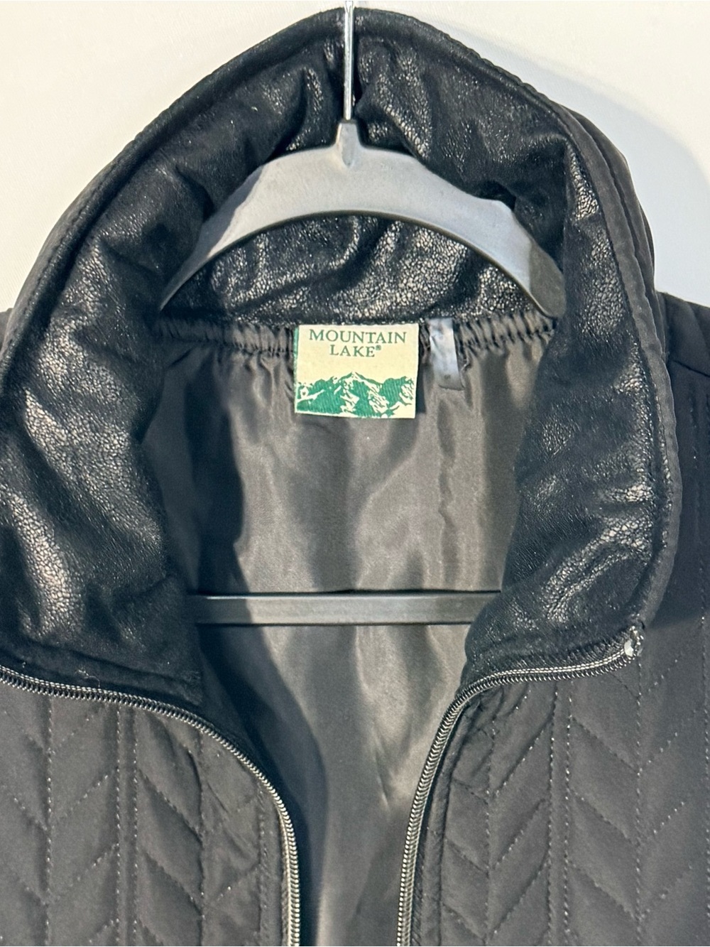 Mountain Lake Black Quilted Utility Vest Faux Leather Trim Size Small - Picture 4 of 8